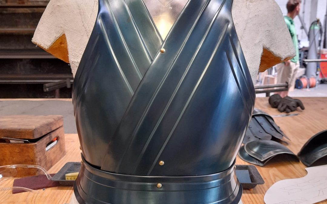 Eleganter Brustpanzer, Elbisch inspiriert
